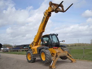 Телескопический погрузчик JCB